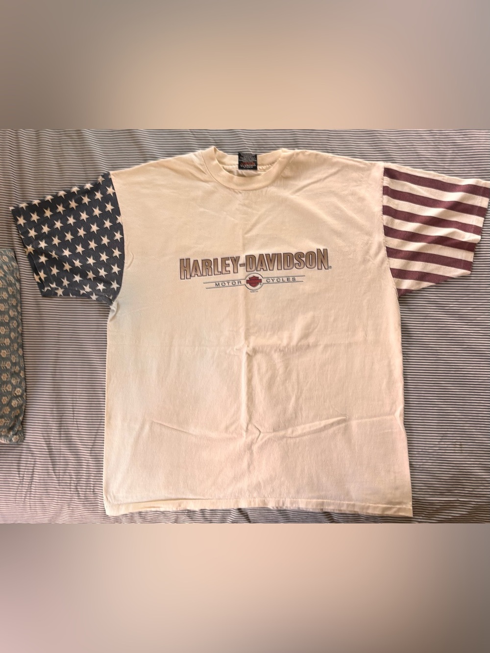Vintage Harley-Davidson Cream Tee with Red and Blue America t shirt